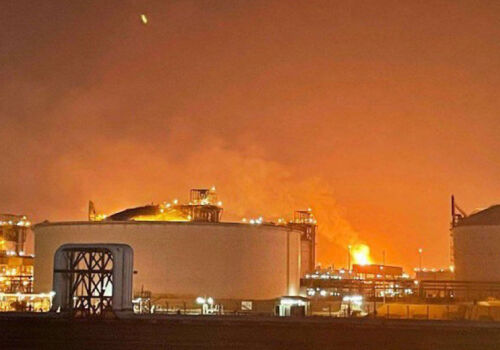 În Qatar, peste 50 de persoane au fost rănite în urma unei explozii la o instalație a QatarEnergy