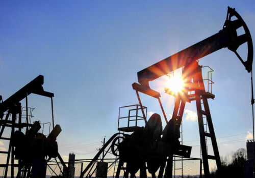 Oil prices: rising inventories and geopolitical risks
