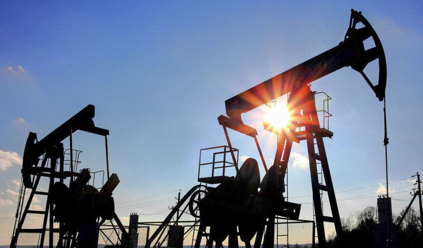 Цены на нефть: растущие запасы и геополитические риски