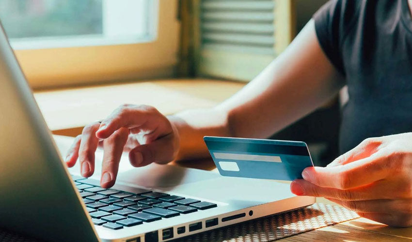 Ucraina introduce o taxă pe platformele online și o acciză pe apa dulce