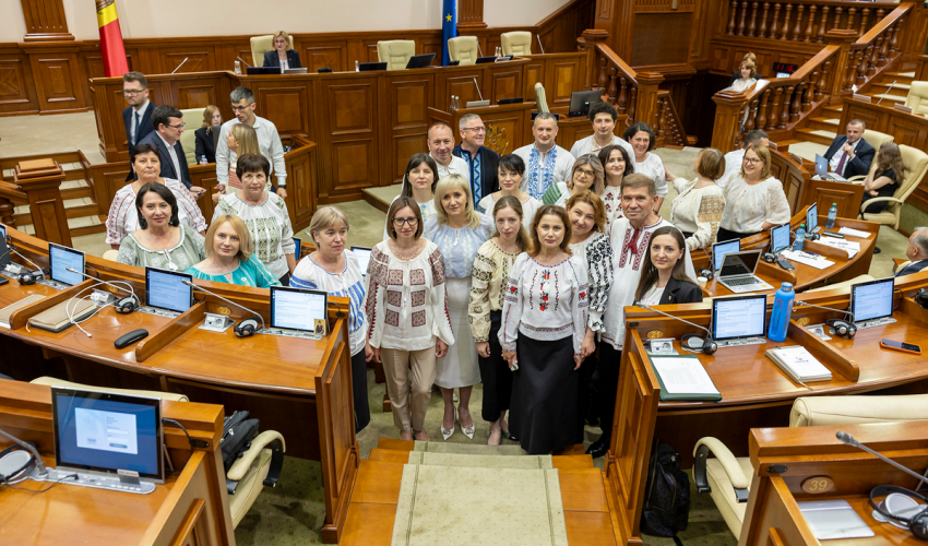 femeile deputate