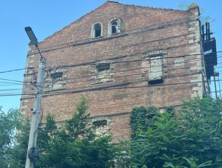 «Красная мельница» получила шанс