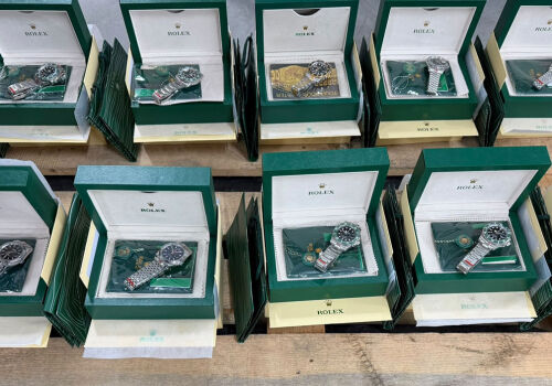 A fost dejucată o tentativă de contrabandă cu 10 ceasuri Rolex