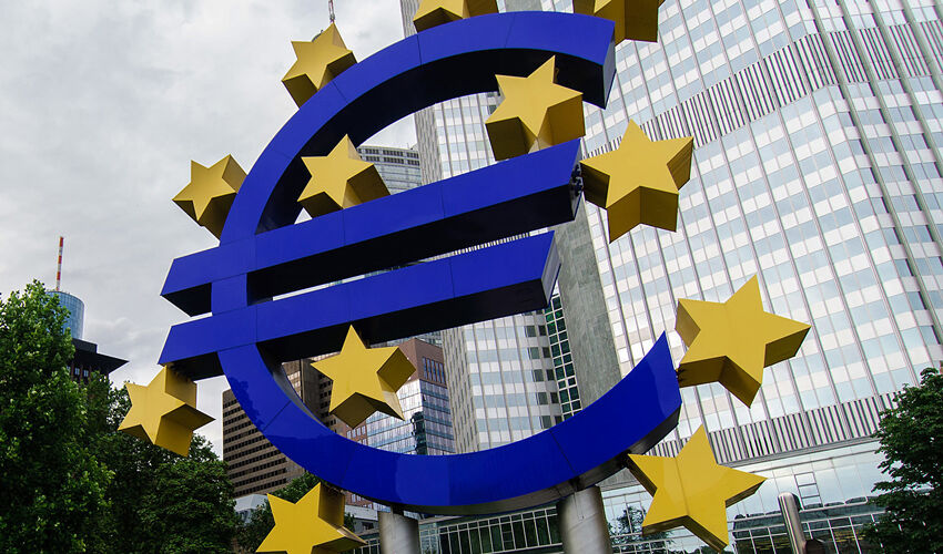 Transferul de active rusești în Ucraina ar putea prăbuși moneda euro Transferul de active rusești în Ucraina ar putea prăbuși moneda euro