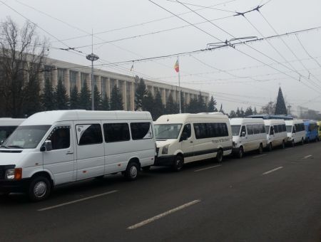 Перевозчики давят колоннами Перевозчики давят колоннами