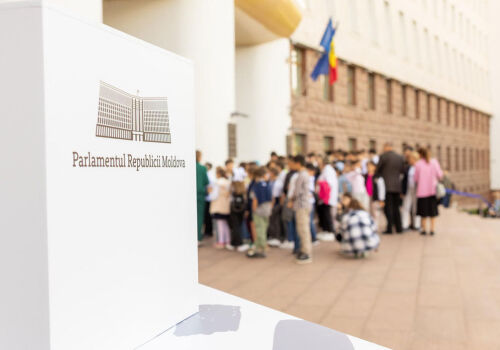 Pensiile, medicina, școala și serviciile comunale au figurat cel mai des în petițiile cetățenilor către Parlament Pensiile, medicina, școala și serviciile comunale au figurat cel mai des în petițiile cetățenilor către Parlament