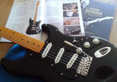 O chitară electrică a ajuns sub ciocan pentru suma record de 14,55 milioane de dolari