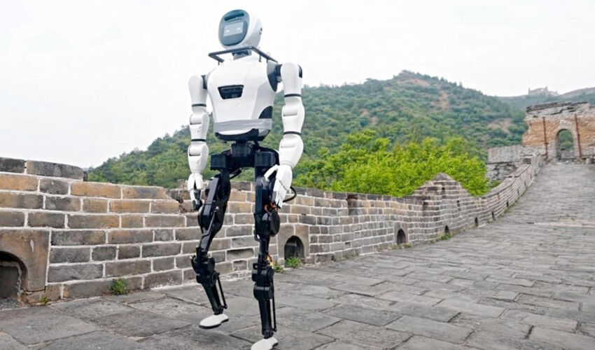 робот на Великой Китайской Стене