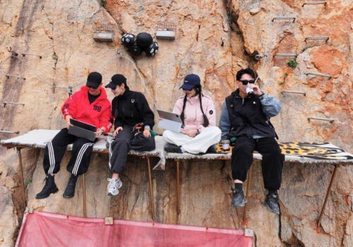 Bea cafea și stai la rece: o nouă extremă turistică din China Bea cafea și stai la rece: o nouă extremă turistică din China