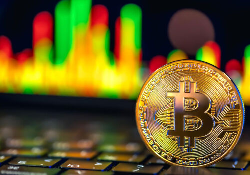 Биткоин упал до $62 848 на фоне напряжённости между США и Ираном Биткоин упал до $62 848 на фоне напряжённости между США и Ираном