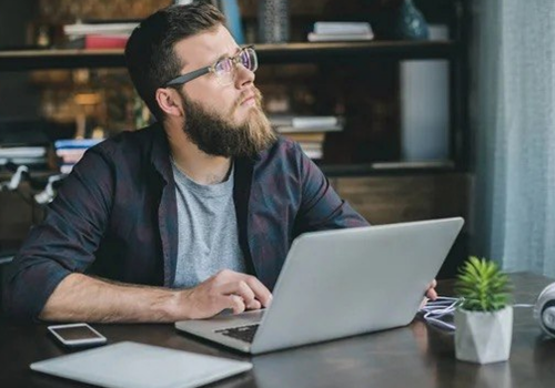 Avizul de plată pentru freelancerii a fost modificat din nou