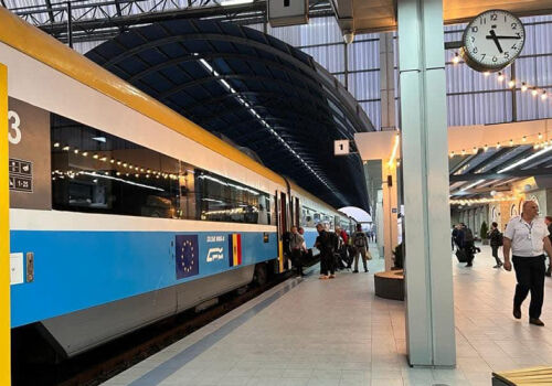 Transportul de călători a fost scos de sub tutela Ministerului Căilor Ferate și transformat în „serviciu public”