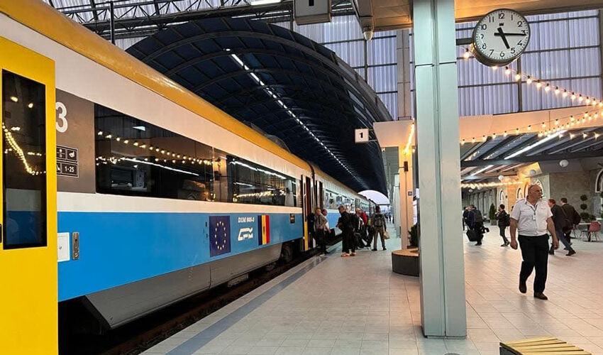 Transportul de călători a fost scos de sub tutela Ministerului Căilor Ferate și transformat în „serviciu public”
