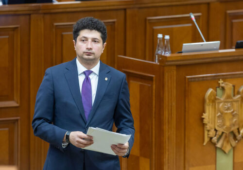Legea privind stocurile de urgență de produse petroliere a fost adoptată în primă lectură Legea privind stocurile de urgență de produse petroliere a fost adoptată în primă lectură
