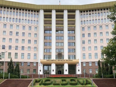 Парламент не заметил протестов Парламент не заметил протестов