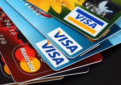 Cardurile bancare sunt din ce în ce mai solicitate pentru plăți Cardurile bancare sunt din ce în ce mai solicitate pentru plăți