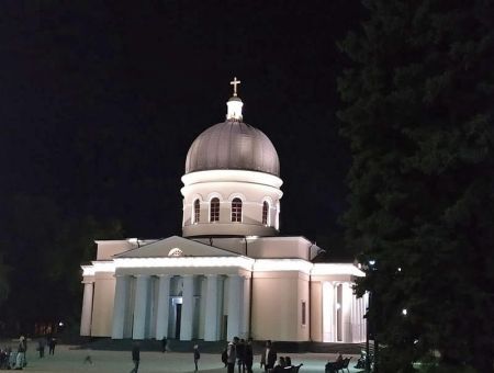 Ночная подсветка для собора Ночная подсветка для собора
