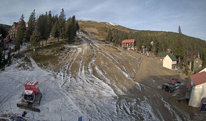 Ukraine’s ski resorts left without snow