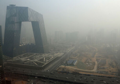 Загрязнение воздуха в Пекине вызывает тревогу у властей и инвесторов Загрязнение воздуха в Пекине вызывает тревогу у властей и инвесторов