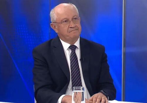 Prime ministerial candidate forms a team Prime ministerial candidate forms a team