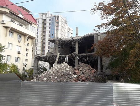 Недострой пошел под снос Недострой пошел под снос