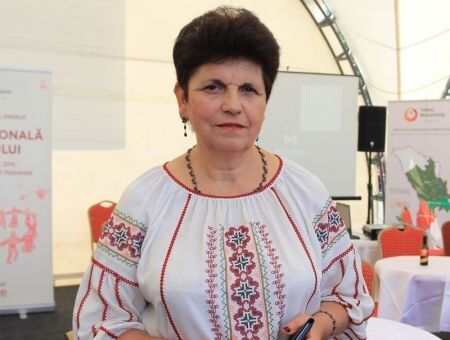 Елизавета Бряхнэ о том, как «прикипеть» к вину Елизавета Бряхнэ о том, как «прикипеть» к вину
