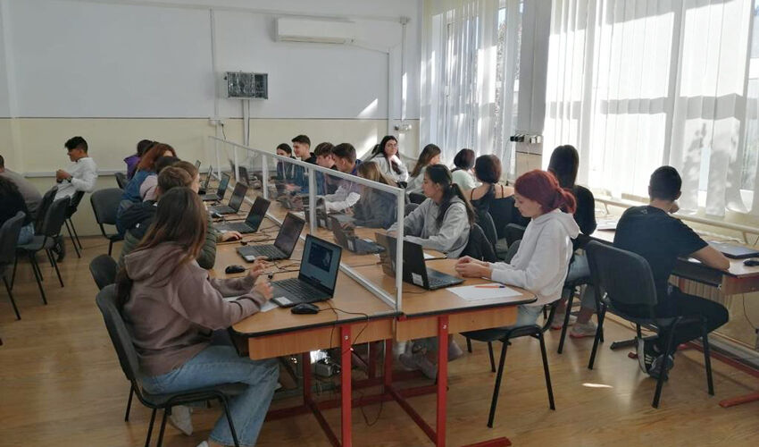 Brio testează competențele digitale ale elevilor moldoveni Brio testează competențele digitale ale elevilor moldoveni