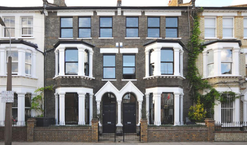 Proprietățile din Anglia sunt cumpărate de străini casă veche