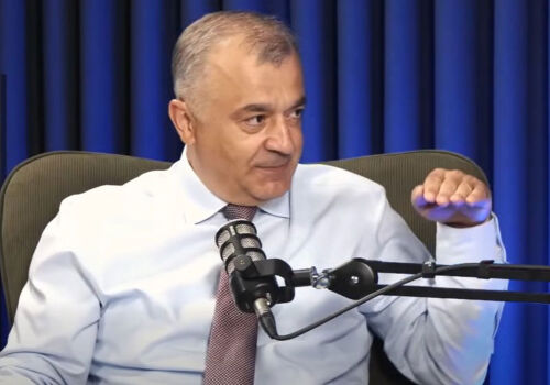 Ion Chicu propune două alternative pentru impozitarea băncilor Ion Chicu propune două alternative pentru impozitarea băncilor