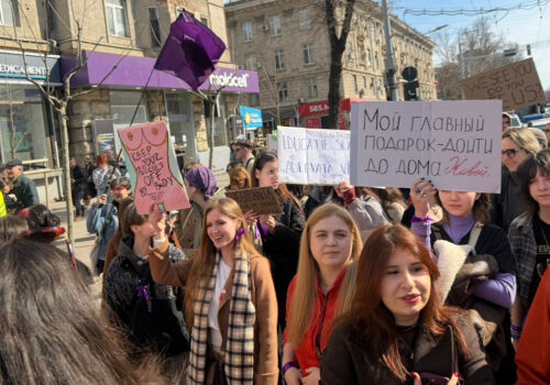 Marșul feminist împotriva violenței împotriva femeilor are loc la Chișinău