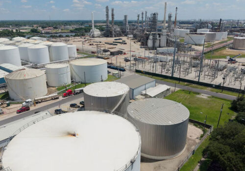 Goldman Sachs: Stocurile mondiale de petrol scad într-un ritm record