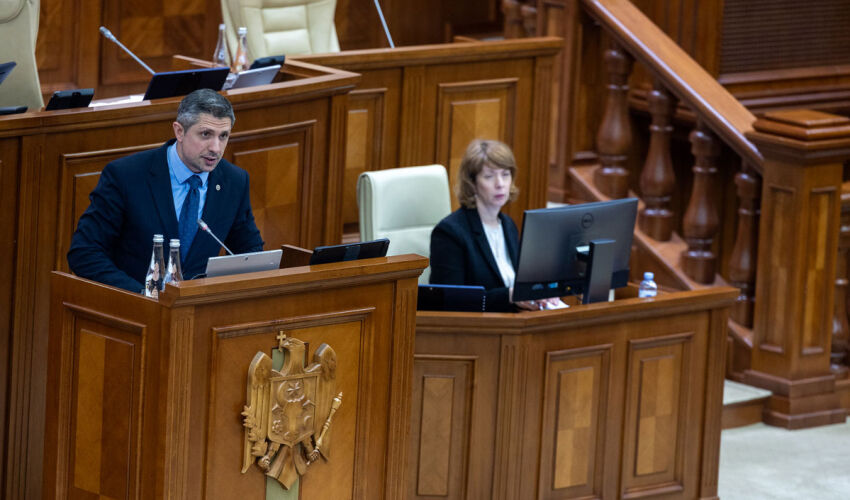 With scandal, parliament approves anti-corruption reform in first reading Vladislav Kozhukhar