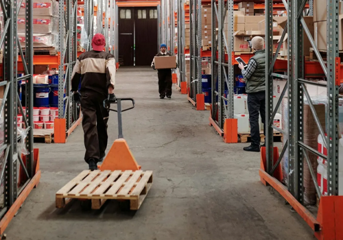  Where in Poland do the largest proportions of foreign workers live, and who are they?