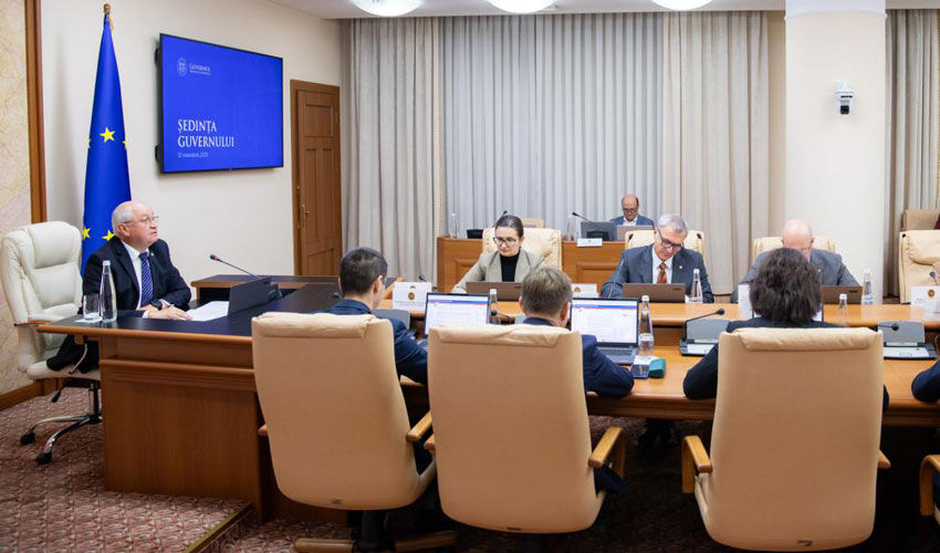 Guvernul va purta discuții cu FMI în decembrie