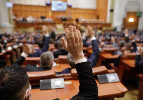 România blochează vânzarea acțiunilor statului până la sfârșitul anului 2027 România blochează vânzarea acțiunilor statului până la sfârșitul anului 2027