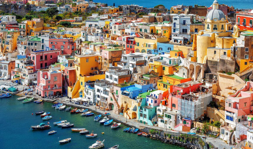 The island of Capri reacts harshly to the influx of noisy tourists Capri