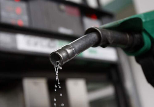 Prețul benzinei continuă să scadă, iar creșterea prețurilor la motorină s-a oprit Prețul benzinei continuă să scadă, iar creșterea prețurilor la motorină s-a oprit