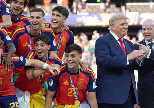 Trump a înmânat spaniolilor cupa Campionatului Mondial Trump a înmânat spaniolilor cupa Campionatului Mondial