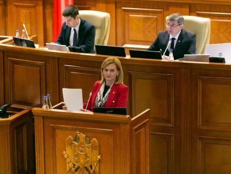 В парламенте становится жарко