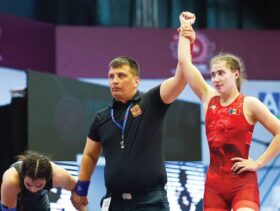 1559_14_Mihaela_Samoil_Wrestling