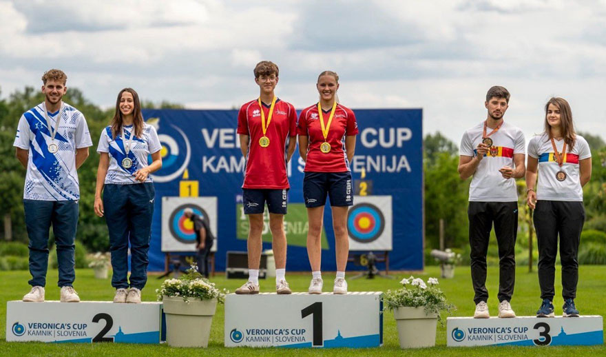 Un duo de arcași din Moldova a câștigat premii la un turneu în Slovenia