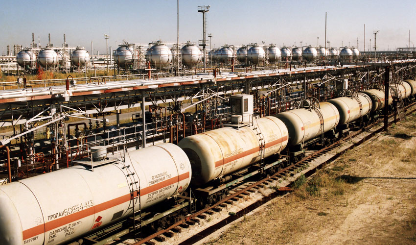 EU sanctions: Russian gas exports collapse