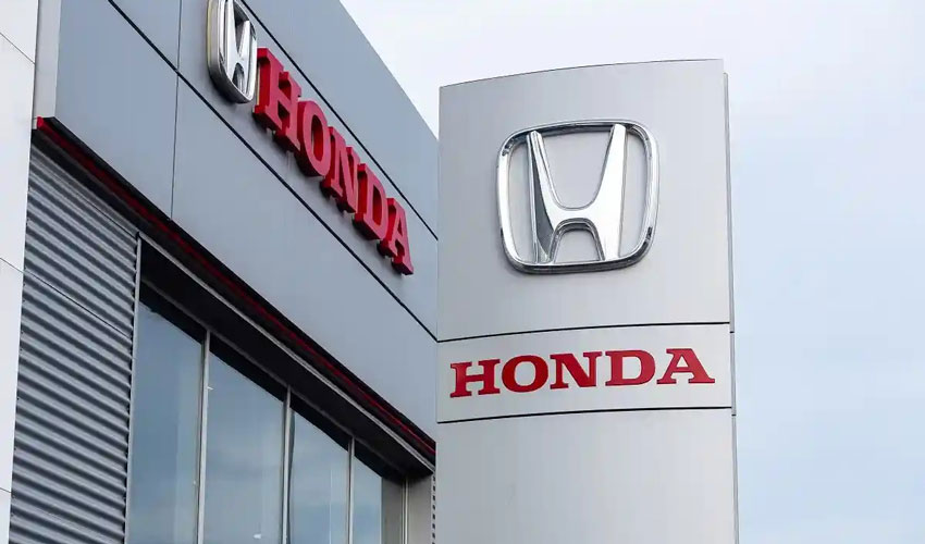 Японский автопром вдвое снизил прибыль