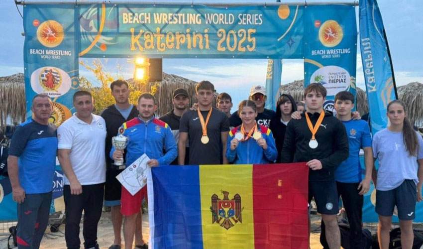 Moldovan trio of medalists at the Youth Beach Wrestling World Championships