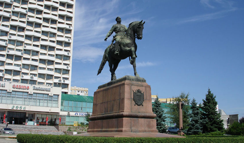 Monumentele epocii sovietice nu vor fi demolate