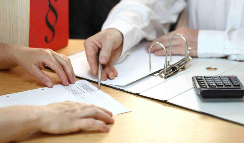 Consumatorii de servicii financiare vor fi protejați prin lege