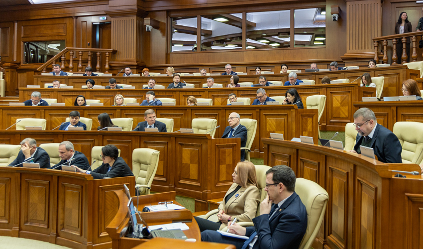 Депутаты обсудили бюджет и желуди