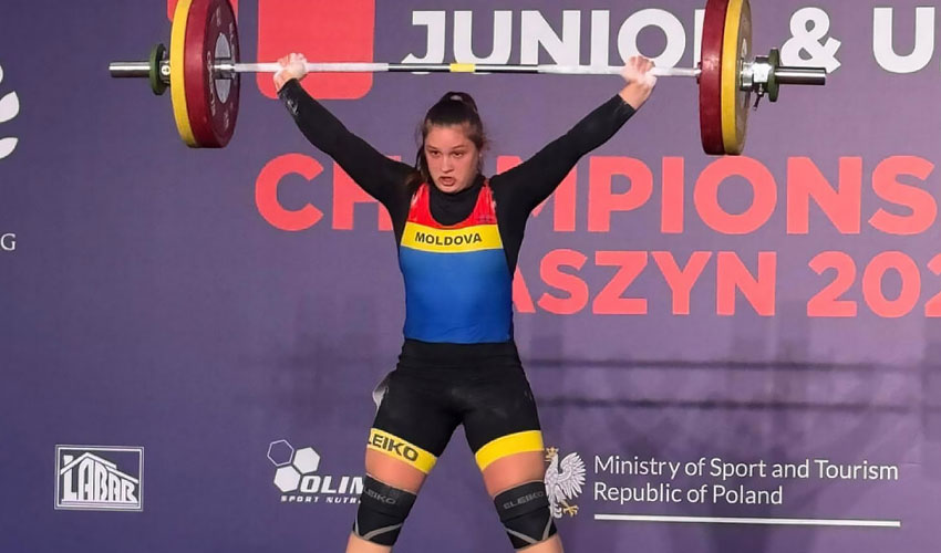 Восемь медалей — «трофеи» молдавских тяжелоатлетов