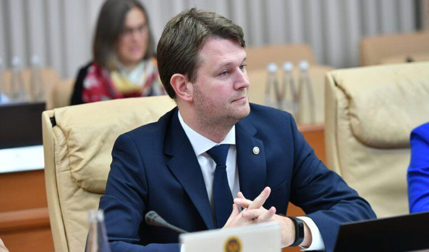 Почему кабмин намерен сохранить дефицит бюджета?