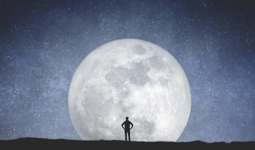 «Роскосмос» построит на Луне электростанцию